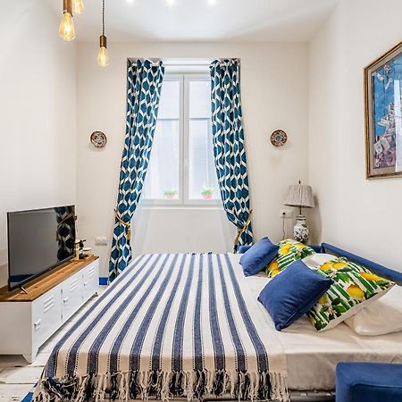Studio Travel 24M2, 120M Vieux-Port ,Clim , Wifi ,Acces Autonome Avec Code Marseille Ngoại thất bức ảnh